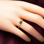22 Ayar Yeşil Taşlı Minimal Altın Yüzük resmi