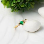 22 Ayar Yeşil Taşlı Minimal Altın Yüzük resmi