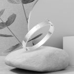 Vidalı Beyaz Altın Kelepçe Genç Bileziği resmi