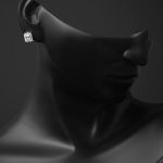 Klasik Baget Taşlı Beyaz Altın Küpe resmi