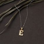 Lettera E Baş Harfli Altın Kolye Ucu resmi