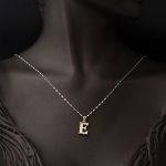 Lettera E Baş Harfli Altın Kolye Ucu resmi