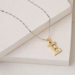 Lettera E Baş Harfli Altın Kolye Ucu resmi
