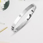 Vidalı 14 Ayar Beyaz Altın Kilitli Bilezik resmi