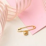 Kalpli Altın Çocuk İğnesi