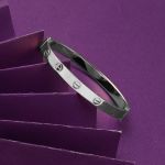 Beyaz 14 Ayar Altın Vidalı Kelepçe Bilezik resmi