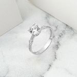 Kalpli Tektaş 14 Ayar Beyaz Altın Yüzük resmi