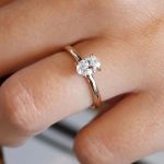 0,50 Karat Mozanit Oval Kesim Tektaş Yüzük resmi