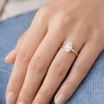 0,50 Karat Mossanite Oval Kesim Tektaş Yüzük resmi