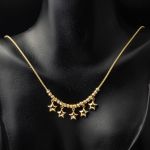 Top Altınlarla İşlenmiş Yıldızlar Kolyesi